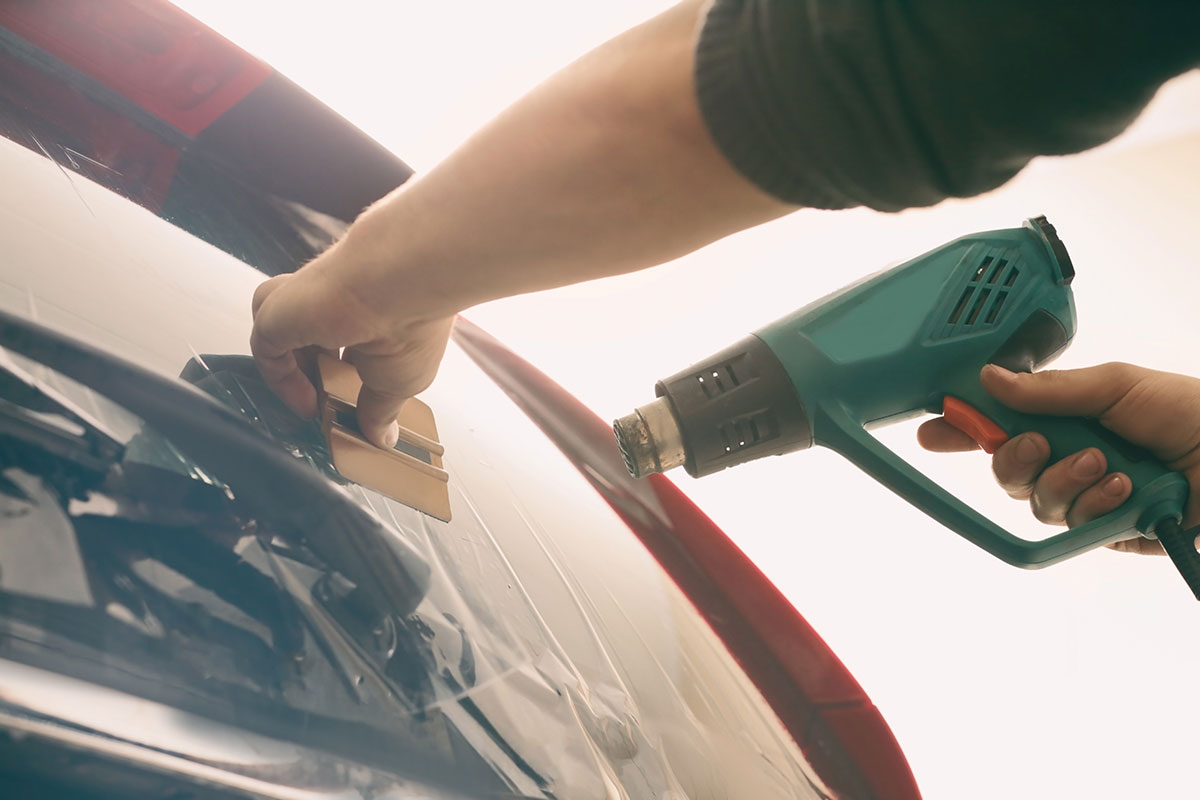 pistola de calor en taller automotriz